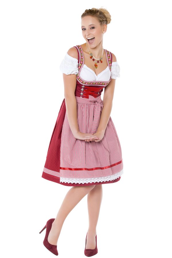 Frau mit rot-weiß kariertem Dirndl