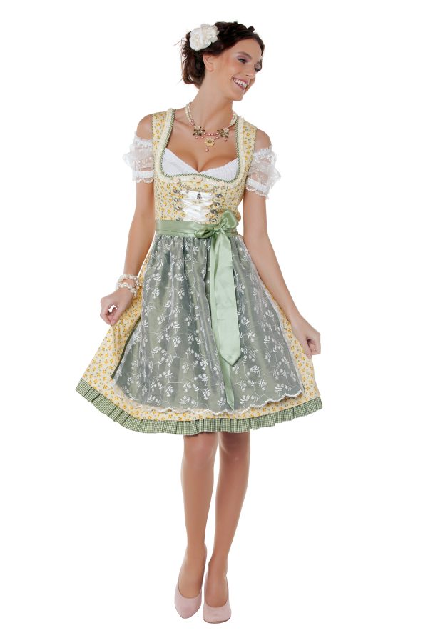 Frau mit beige-blauem Dirndl